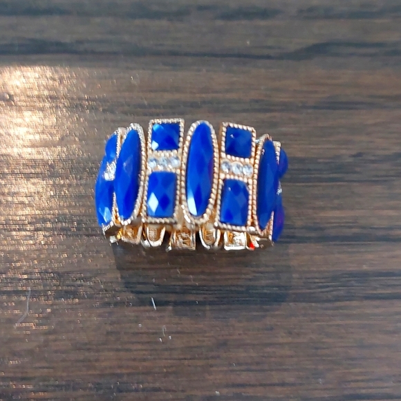 Ring - Picture 1 of 2